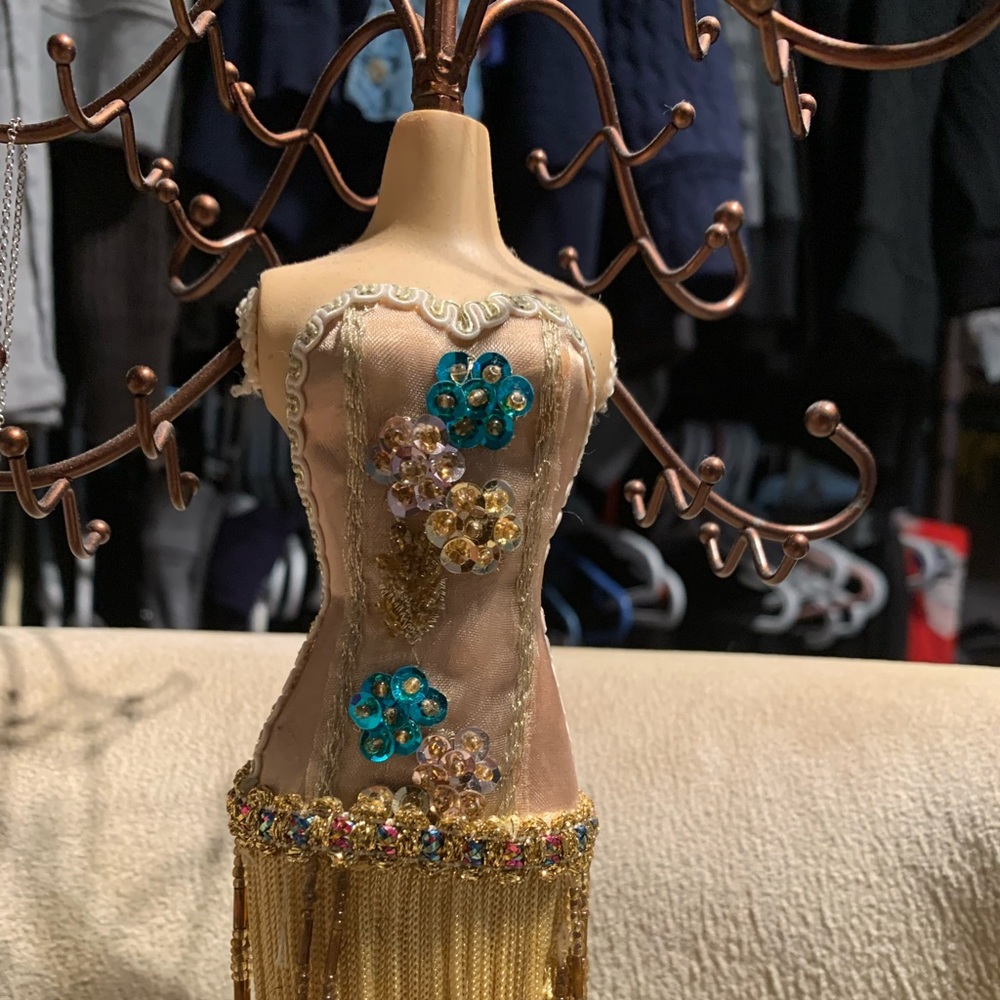 🍒Small Mannequin Doll Rack. Suitable for Necklace , Earrings and Rings.